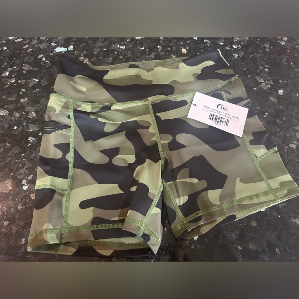 NEW Zyia Light n Tight Pocket Hustle Shorts - Medium